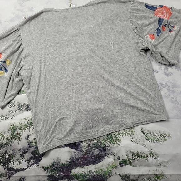 Cowgirl Legend Ruched Boho Embroidered Gray Bell Sleeve Top size Large - Picture 8 of 10